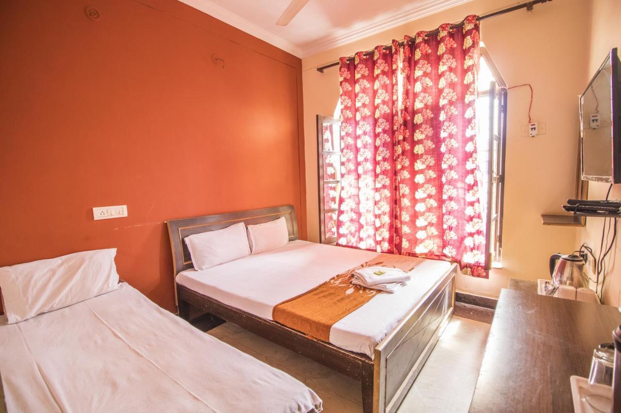 Hotel Bajaj Inn Dehradun Bagian luar foto